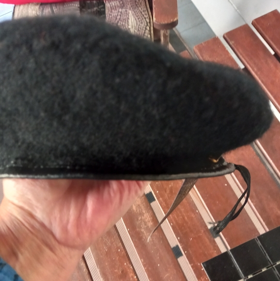 Classic Black Wool Beret cap - Picture 3 of 6